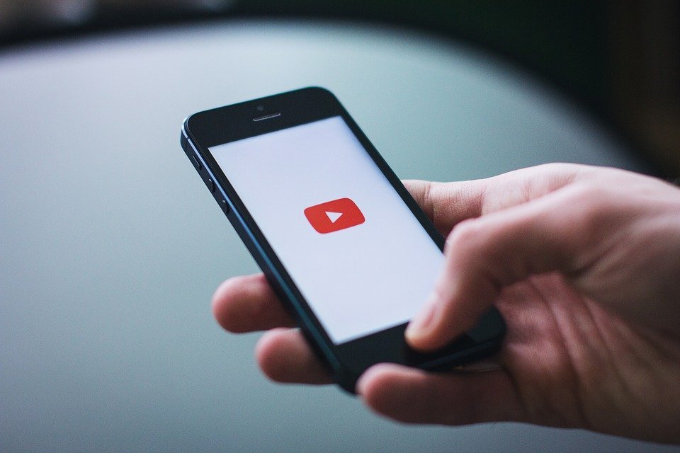 Télécharger un film sur iPhone et iPad en 2026 : le guide