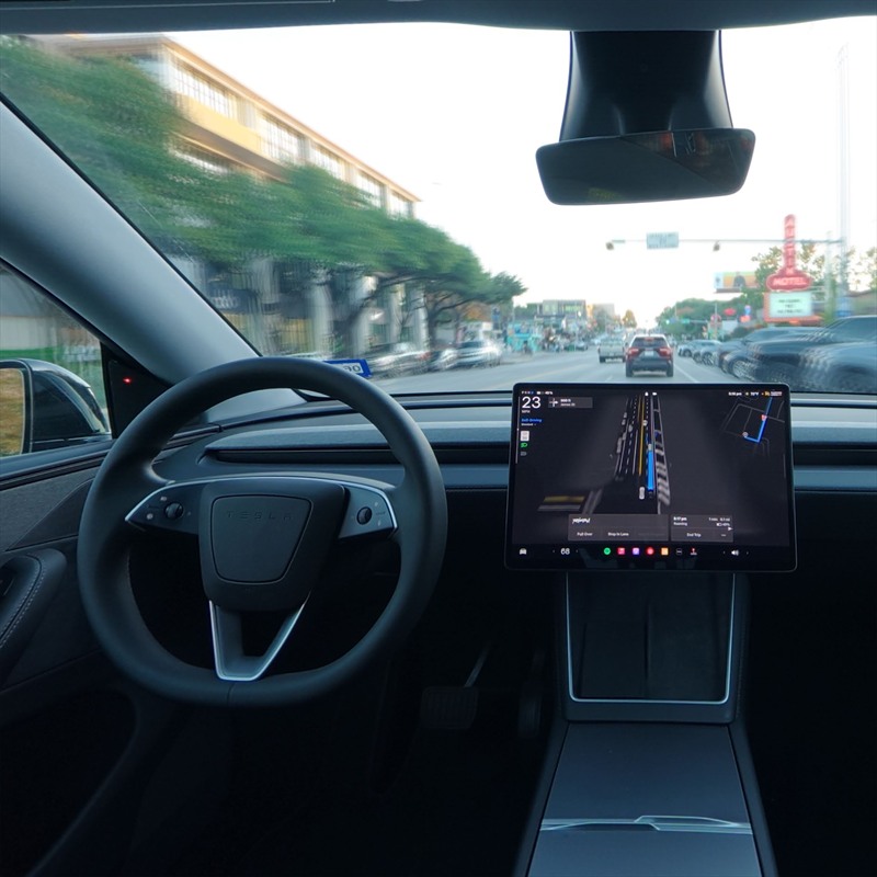 Habitacle du Tesla Robotaxi sans conducteur à Austin