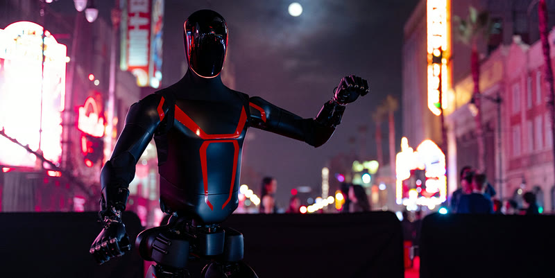 Robot Tesla Optimus à la première de TRON: Ares